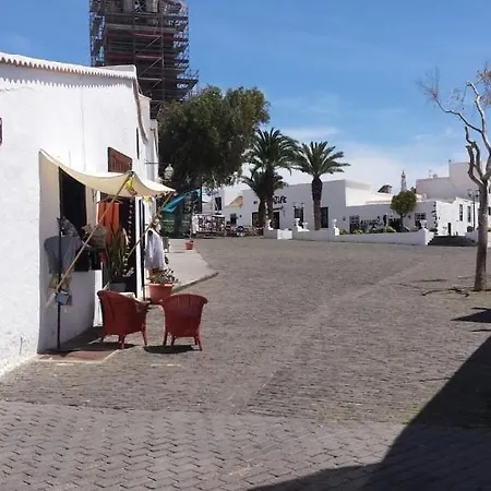 Guest house From 2 Teguise (Lanzarote)